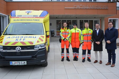 Prihod reševalnega vozila v Medvode