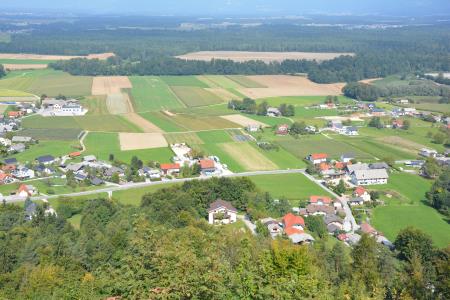 Projektiranje komunalne infrastrukture v naseljih Valburga in Hraše