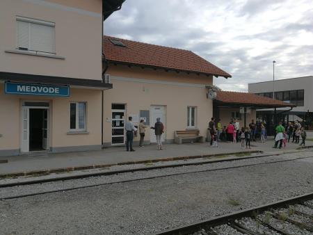 Pravljični potep z vlakom, namesto vlaka tokrat dva avtobusa