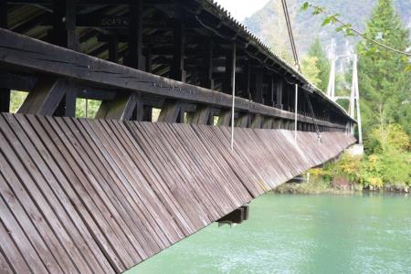 Fotografija stare brvi