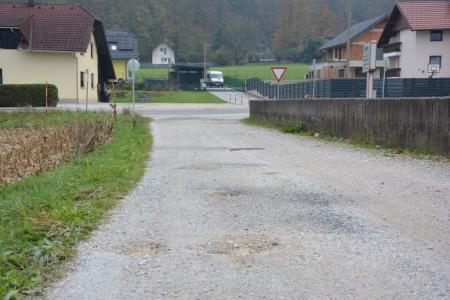 Cesta v Spodnjih Pirničah