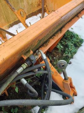 Komunalni posipalnik soli in peska PL 23
